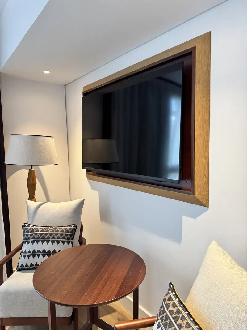Mueble de televisión de diseño personalizado en madera de roble